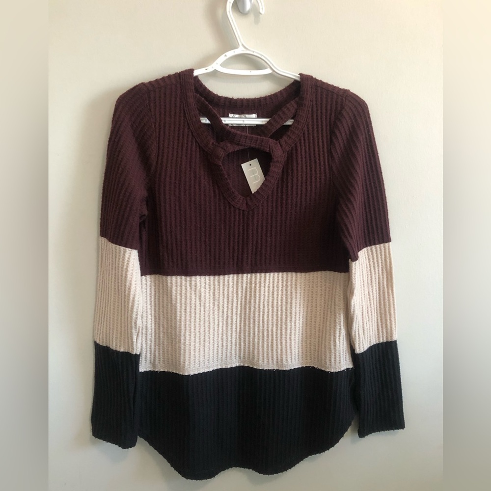 New Maurices womens long sleeve sweater.